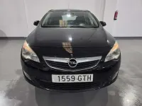 Usado Opel Astra Cosmo 110 CV (80 kW) 2010 Negro Utilitario