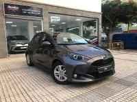 Usado Toyota Yaris Hybrid Active 116 CV (85 kW) 2022 Blanco Berlina