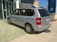 Usado Kia Carnival 185 CV (136 kW) 2011 Gris / plata Monovolumen