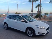Usado Ford Focus Trend 125 CV (91 kW) 2016 Blanco Berlina