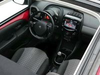 Usado Peugeot 108 Allure 72 CV (52 kW) 2021 Rojo Utilitario