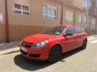 Usado Opel Astra Enjoy 90 CV (66 kW) 2005 Rojo Berlina