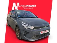Usado Kia Rio 100 CV (73 kW) 2021 Gris / plata Berlina