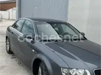 Usado Audi A4 130 CV (95 kW) 2002 Gris / plata Berlina