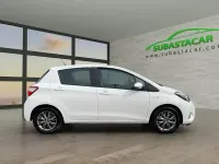 Usado Toyota Yaris Hybrid Active 100 CV (73 kW) 2019 Blanco Utilitario