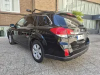 Usado Subaru Outback 165 CV (121 kW) 2010 Negro Familiar