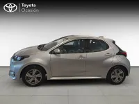 Usado Toyota Yaris Hybrid Active 116 CV (85 kW) 2025 Gris / plata Berlina