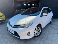 Usado Toyota Auris Active 124 CV (91 kW) 2014 Blanco Berlina