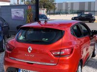 Usado Renault Clio IV 90 CV (66 kW) 2014 Rojo Utilitario