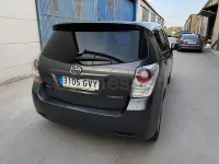 Usado Toyota Verso Live 126 CV (92 kW) 2010 Gris / plata Monovolumen