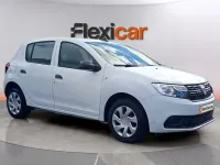 Usado Dacia Sandero Acces 73 CV (53 kW) 2019 Blanco Berlina