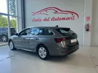 Usado Skoda Octavia Ambition 150 CV (110 kW) 2024 Gris Familiar