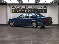 Usado Mercedes E500 320 CV (235 kW) 1991 Azul Berlina