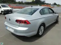 Usado VW Passat Business 150 CV (110 kW) 2021 Gris / plata Berlina
