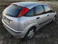 Usado Ford Focus Trend 90 HP (66 kW) 2003 Cinzento Sedan