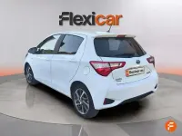Usado Toyota Yaris Hybrid 100 CV (73 kW) 2019 Gris Berlina