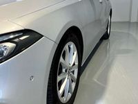 Usado Mercedes A180 116 CV (85 kW) 2019 Plateado Utilitario