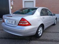 Usado Mercedes C220 Elegance 143 CV (105 kW) 2003 Gris Berlina