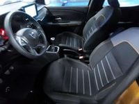 Usado Dacia Sandero Comfort 101 CV (74 kW) 2022 Amarillo Utilitario