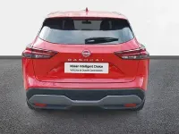 Usado Nissan Qashqai Tekna 158 CV (116 kW) 2023 Yokohama red (sólida) SUV
