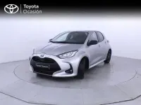Usado Toyota Yaris Hybrid Style 116 CV (85 kW) 2022 Gris / plata Berlina