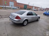 Usado Ford Mondeo Ghia 145 CV (106 kW) 2004 Gris / plata Berlina