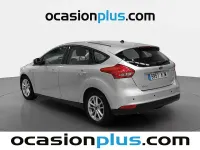 Usado Ford Focus Trend 125 CV (91 kW) 2018 Gris / plata Berlina