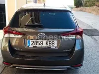 Usado Toyota Auris Hybrid Active 136 CV (100 kW) 2017 Beige Familiar