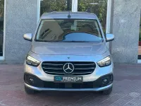 Usado Mercedes T180 131 CV (96 kW) 2023 Gris / plata Monovolumen