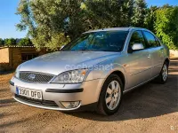 Usado Ford Mondeo Ghia 155 CV (114 kW) 2004 Gris / plata Berlina