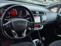Usado Kia Rio 75 CV (55 kW) 2017 Blanco Berlina