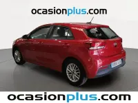 Usado Kia Rio 84 CV (61 kW) 2017 Rojo Berlina