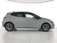 Usado Renault Clio Techno 99 CV (72 kW) 2025 Gris Utilitario