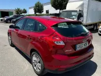 Usado Ford Focus Trend 125 CV (91 kW) 2011 Granate Berlina