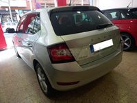 Usado Skoda Fabia Ambition 95 CV (69 kW) 2021 Gris / plata Utilitario
