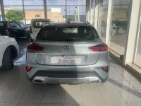 Usado Kia XCeed 136 CV (100 kW) 2022 Gris / plata SUV