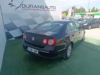 Usado VW Passat Highline 140 CV (102 kW) 2005 Negro Berlina