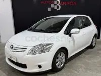 Usado Toyota Auris Active 90 CV (66 kW) 2012 Blanco Berlina
