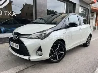Usado Toyota Yaris Hybrid 100 CV (73 kW) 2016 Blanco Berlina