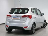 Usado Hyundai ix20 90 CV (66 kW) 2017 Gris Utilitario