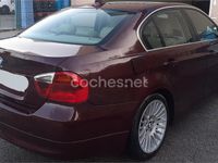 Begagnad BMW 330 231 HK (169 kW) 2007 Röd Sedan