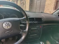 Usado VW Passat Edition 100 CV (73 kW) 2003 Gris / plata Berlina