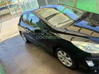 Usado Peugeot 308 90 CV (66 kW) 2008 Negro Berlina