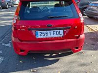 Usado Ford Fiesta Sport 90 CV (66 kW) 2006 Rojo Utilitario
