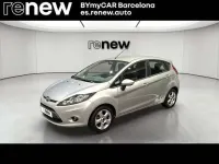 Usado Ford Fiesta Trend 95 CV (69 kW) 2010 Plateado Utilitario