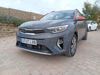 Usado Kia Stonic 120 CV (88 kW) 2022 Gris / plata SUV