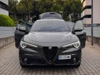 Usado Alfa Romeo Stelvio Sprint 190 CV (139 kW) 2022 Gris / plata SUV