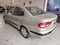 Usado Renault Mégane II Authentique 110 CV (80 kW) 2002 Gris / plata Berlina