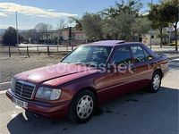 Usado Mercedes E300 136 CV (100 kW) 1993 Granate Familiar