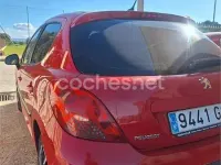 Usado Peugeot 207 70 CV (51 kW) 2008 Rojo Berlina